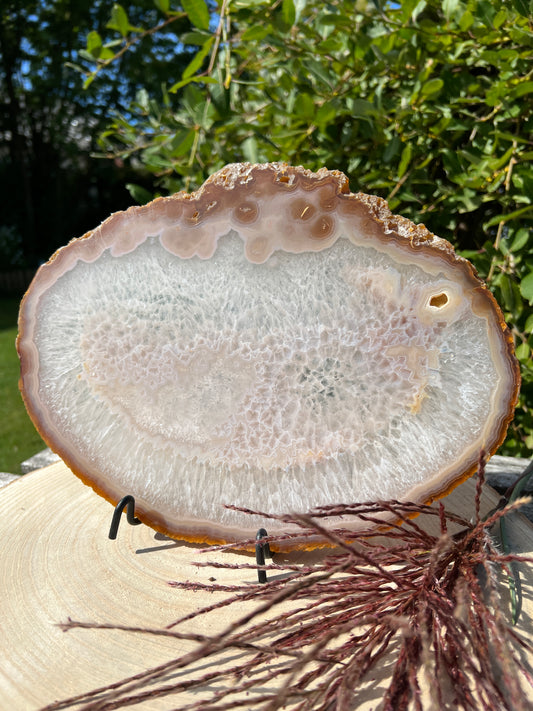 große Achatscheibe mit Metallständer