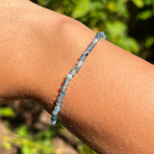 Lade das Bild in den Galerie-Viewer, Aquamarin Kugel Armband fac. ca. 3 - 3,5 mm / 19 cm 18AQ
