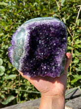 Lade das Bild in den Galerie-Viewer, Amethyst Kristall Freiform mit Standfläche extra A - Qualität Nr.2
