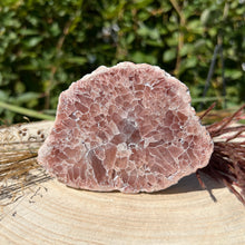 Lade das Bild in den Galerie-Viewer, rosa / pink Amethyst Scheibe, poliert 75A
