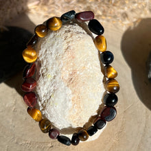 Lade das Bild in den Galerie-Viewer, Tigerauge / Falkenauge  Mix Nugget Armband
