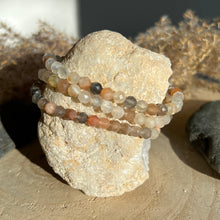 Lade das Bild in den Galerie-Viewer, Mondstein Mix Kugel Armband facettiert ca. 5,5 mm / 19 cm 18MM
