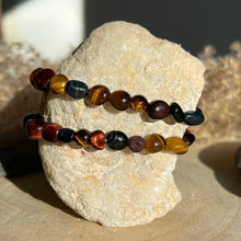 Lade das Bild in den Galerie-Viewer, Tigerauge / Falkenauge  Mix Nugget Armband
