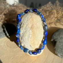 Lade das Bild in den Galerie-Viewer, Lapislazuli Nugget Armband
